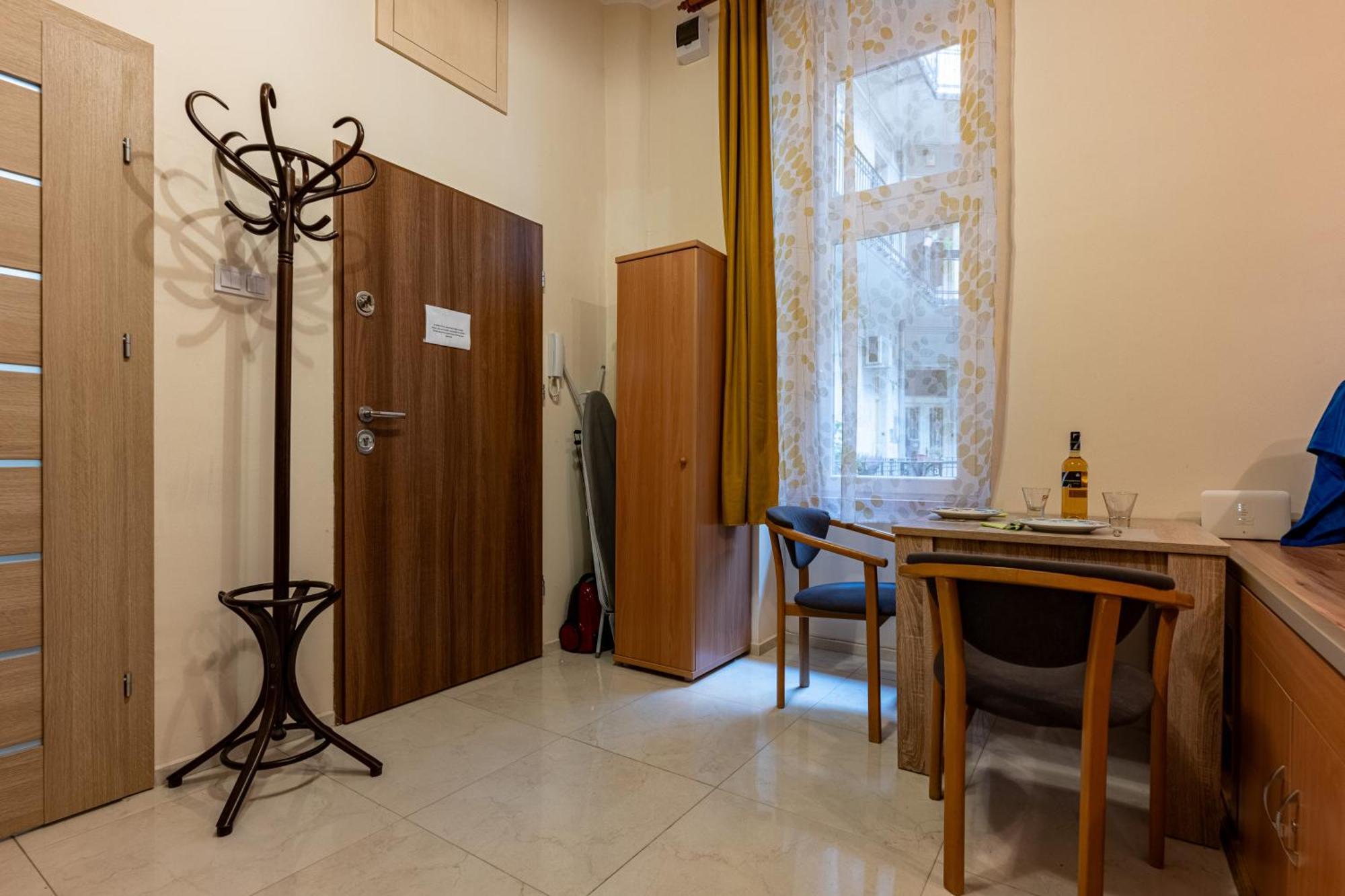 A Quiet Studio In The Heart Of The City Boedapest Buitenkant foto